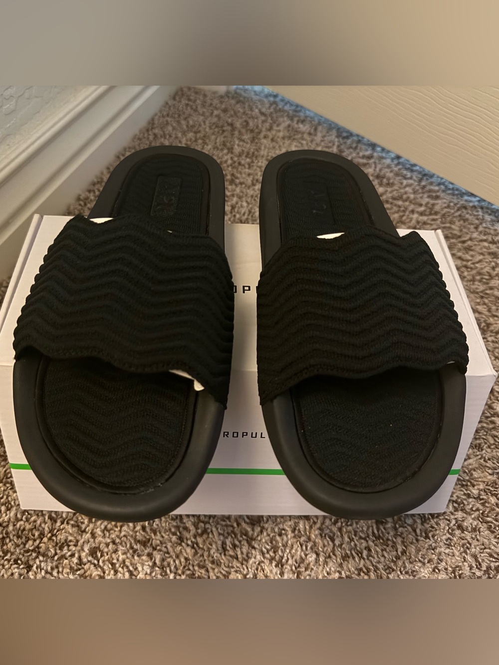 APL Woman’s Techloom Zigzag Slide Sz 10
